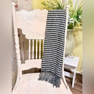 Black and White Houndstooth Scarf (NWT)